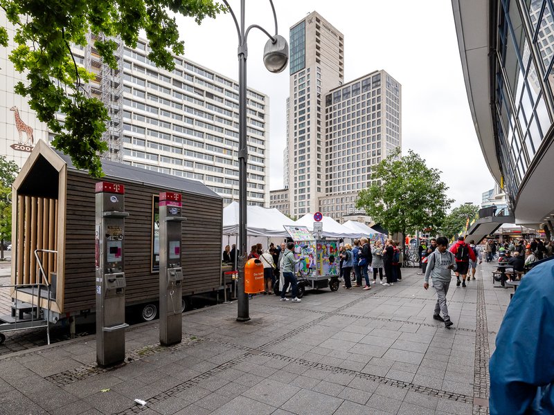 Ein Foto von einer Veranstaltung auf dem Hardenbergplatz.